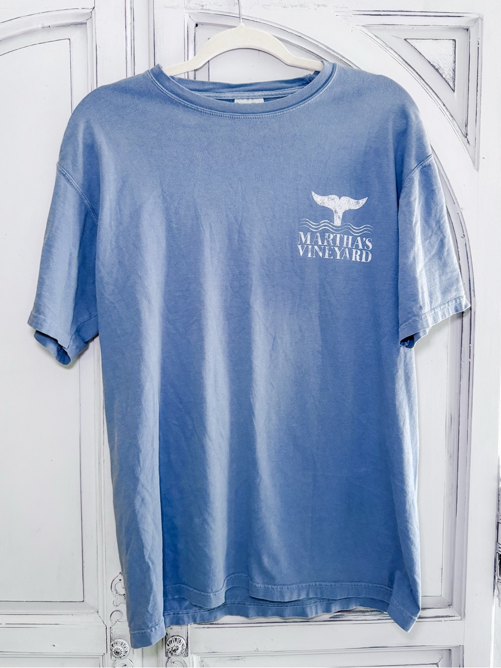 Men’s Comfort Colors Martha’s Vineyard Whale T-Shirt Blue Size Medium